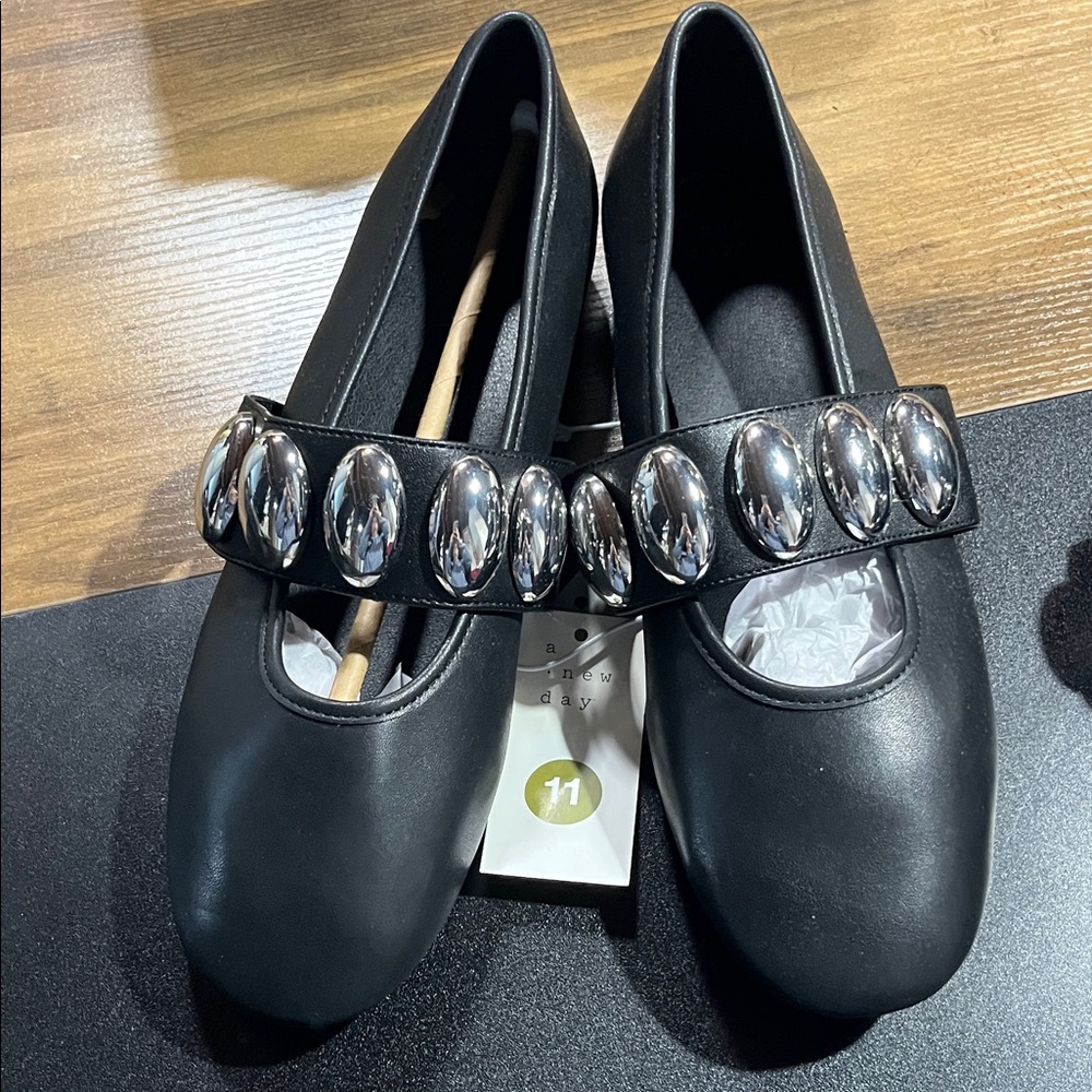 A new day, black/genevieve Mary Jane Shoes with Silver Accents